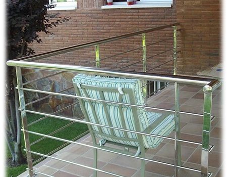 Limpieza de acero inoxidable en barandas