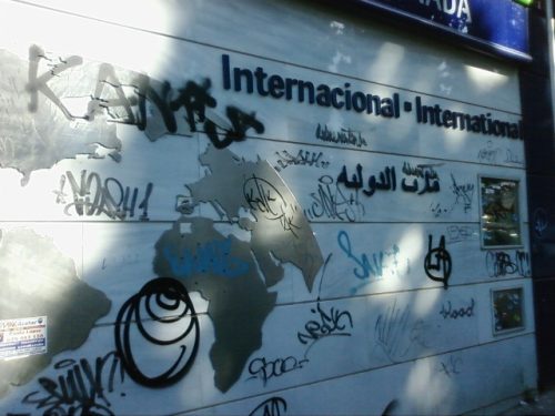 Limpieza de graffiti en mármol -después - antes