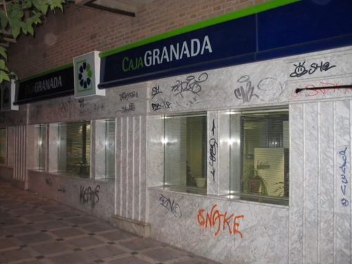 Limpieza de graffitis en mármol - Antes