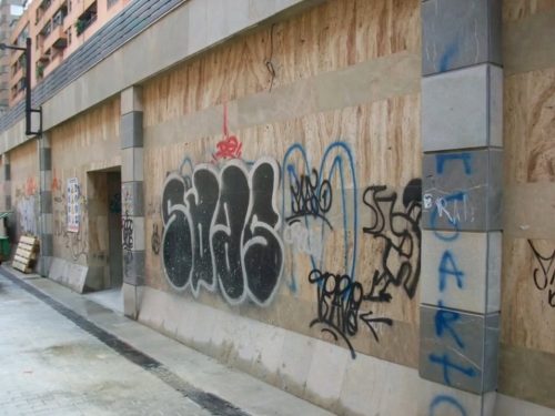 Limpieza de graffitis en travertino - Ante