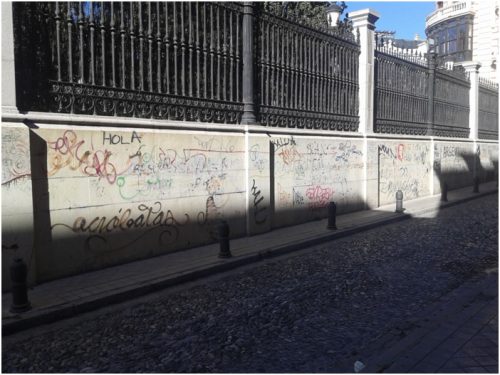 Limpieza de graffiti en abujardado - antes