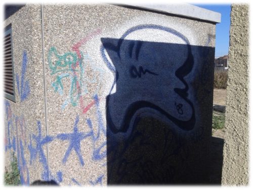 Limpieza de graffitis en chino proyectado - antes