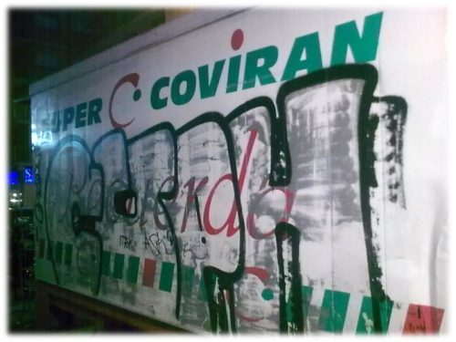 Limpieza de graffitis en fibra - antes