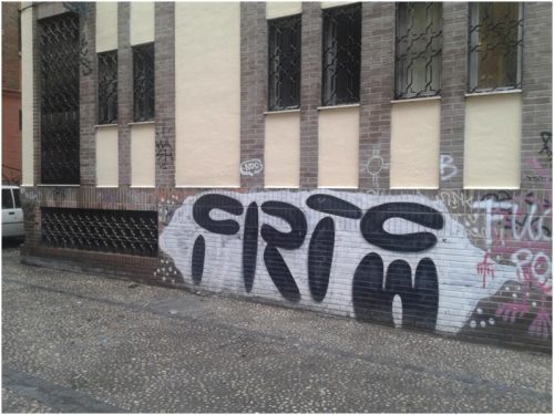 Limpieza de ladrillo y graffitis Antes - Universidad de Granada